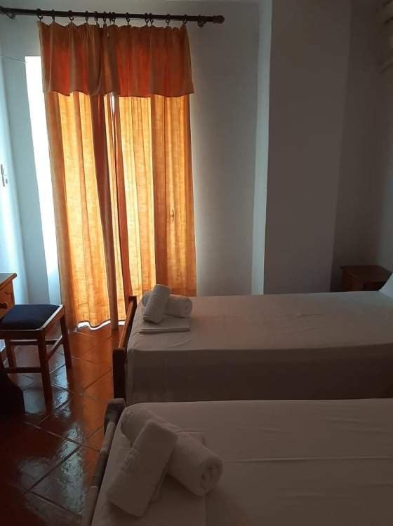Atlantis Hotel Ermoupoli Buitenkant foto