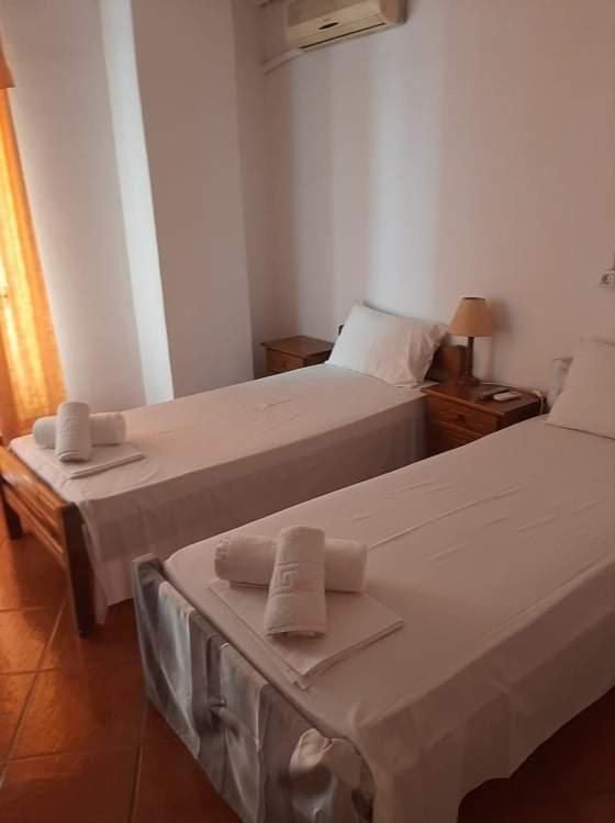 Atlantis Hotel Ermoupoli Buitenkant foto