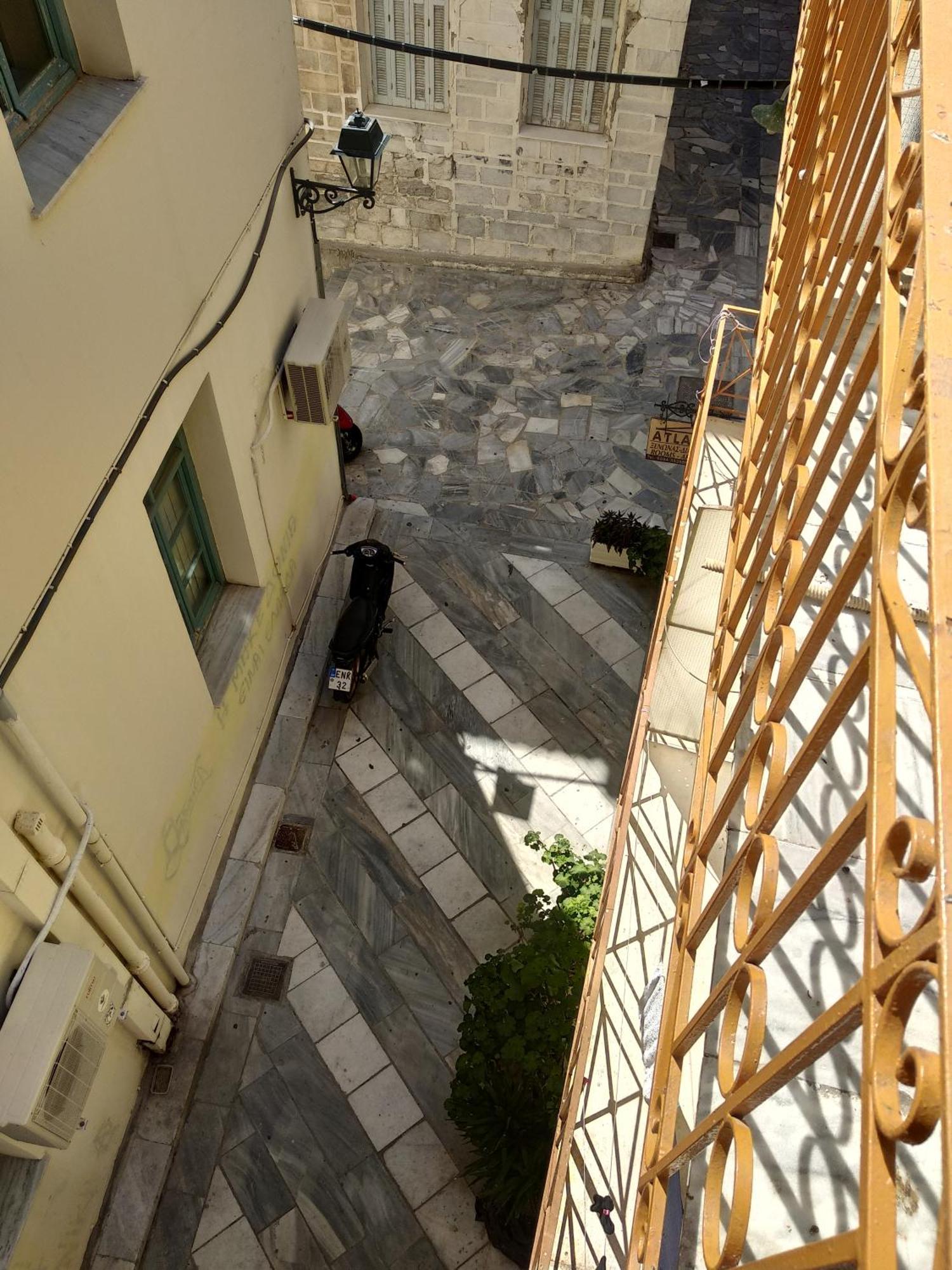 Atlantis Hotel Ermoupoli Buitenkant foto