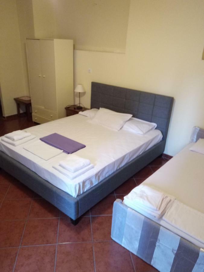 Atlantis Hotel Ermoupoli Buitenkant foto