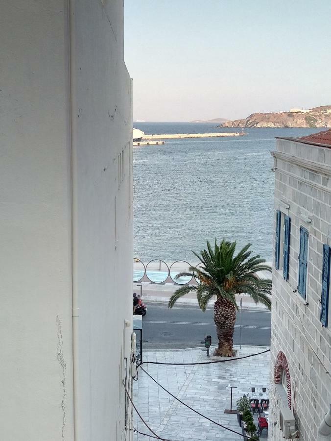 Atlantis Hotel Ermoupoli Buitenkant foto
