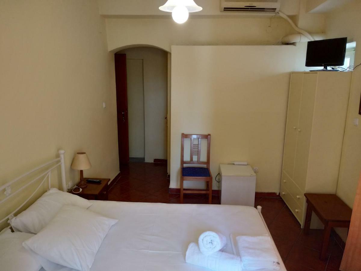 Atlantis Hotel Ermoupoli Buitenkant foto