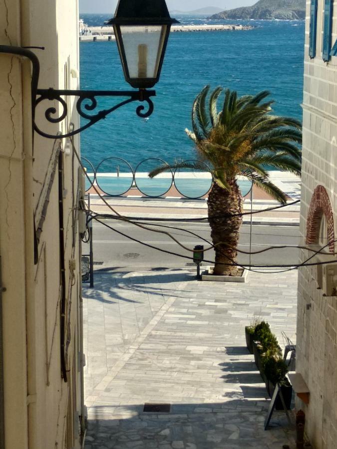 Atlantis Hotel Ermoupoli Buitenkant foto