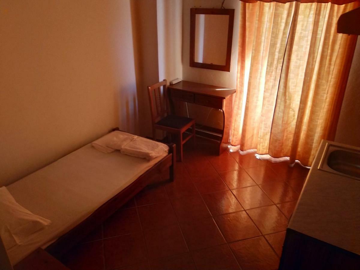 Atlantis Hotel Ermoupoli Buitenkant foto
