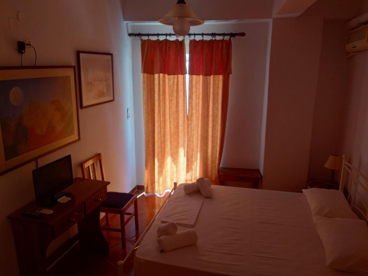 Atlantis Hotel Ermoupoli Buitenkant foto